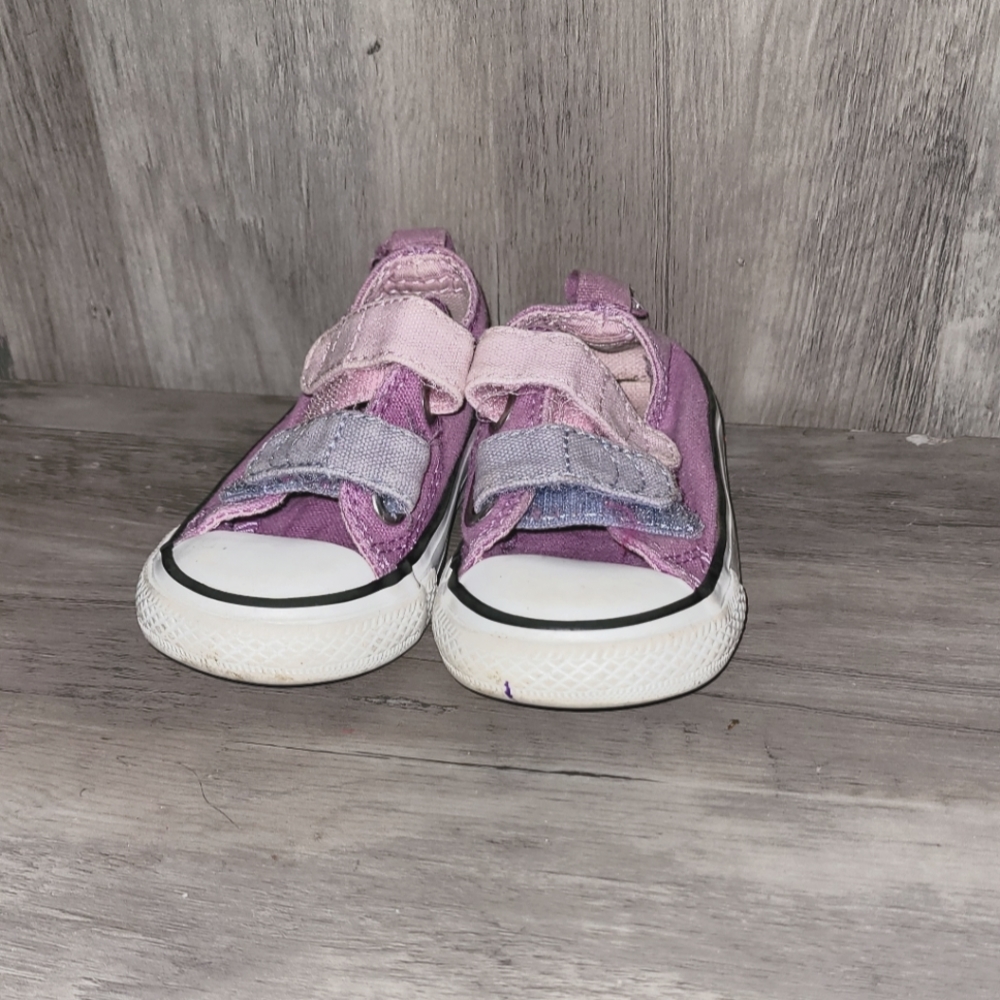 Converse All-Star Star Toddler size 5 velcro purple shoes